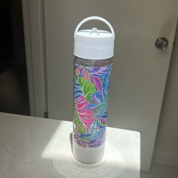 Lilly Pulitzer Blue Grotto GWP Water Bottle 24 Fl oz. Retractable drink port - Picture 8 of 14